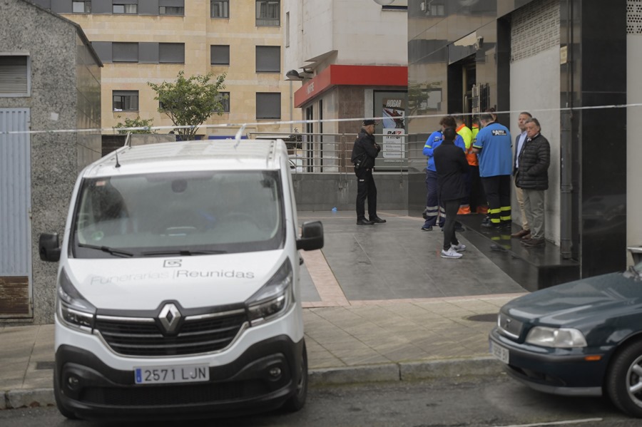 Mueren dos hermanas gemelas de 12 años al precipitarse por una ventana en Oviedo