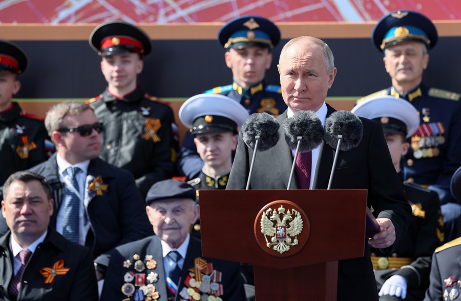 El presidente ruso, Vladimir Putin, durante el discurso pronunciado en Moscú con motivo del Día de la Victoria.  EFE/EPA/Gavriil Grigorov