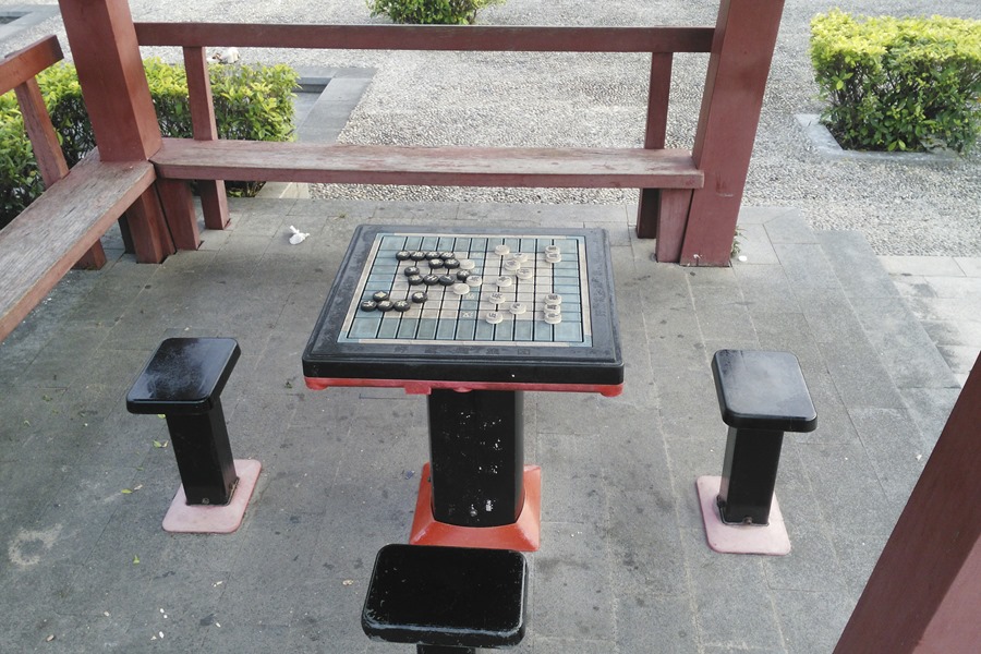Tablero de ajedrez en un parque en Pekín, China. 