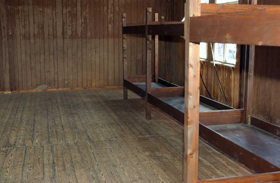 Interior de uno de los barracones del campo de concentración nazi de Mauthausen