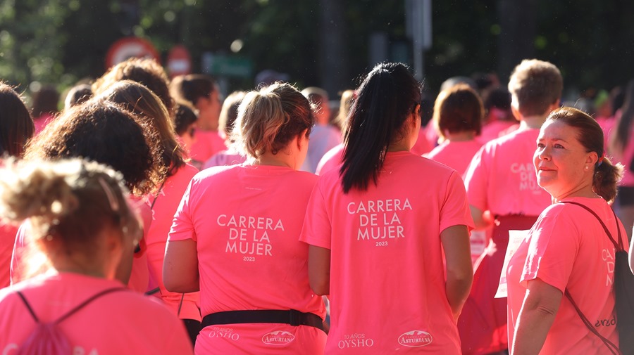 Más de 30.000 corredoras participaron ayer, domingo, en la Carrera de la Mujer de Madrid.