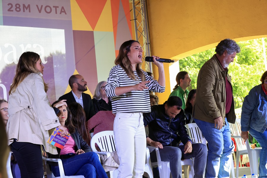 La ministra de Igualdad Irene Montero (c), durante el cierre de campaña de Podemos este viernes en Madrid.