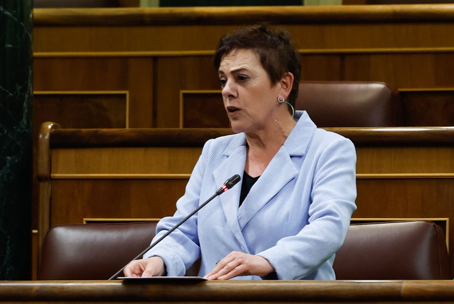 La portavoz de EH Bildu en el Congreso, Mertxe Aizpurua, interviene en la sesión de control que se celebra hoyen el Congreso de los Diputados en Madrid.