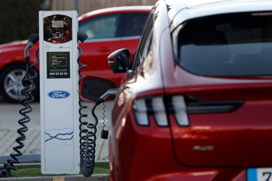 Las ventas de vehículos eléctricos e híbridos crecerán un 38 % a nivel mundial en 2023