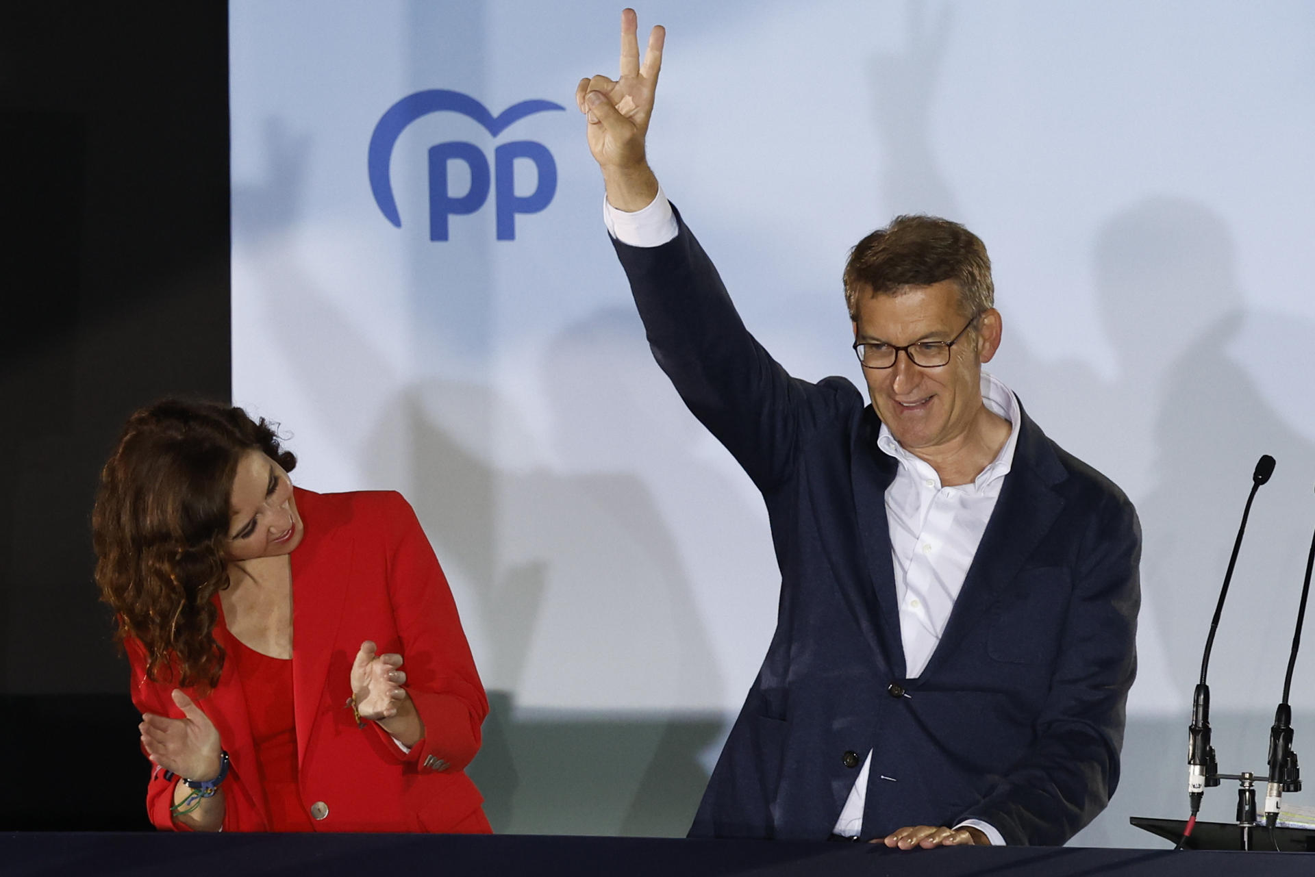 Feijóo (PP) habla de un “nuevo ciclo” electoral y el PSOE pide una reflexión de cara a las generales