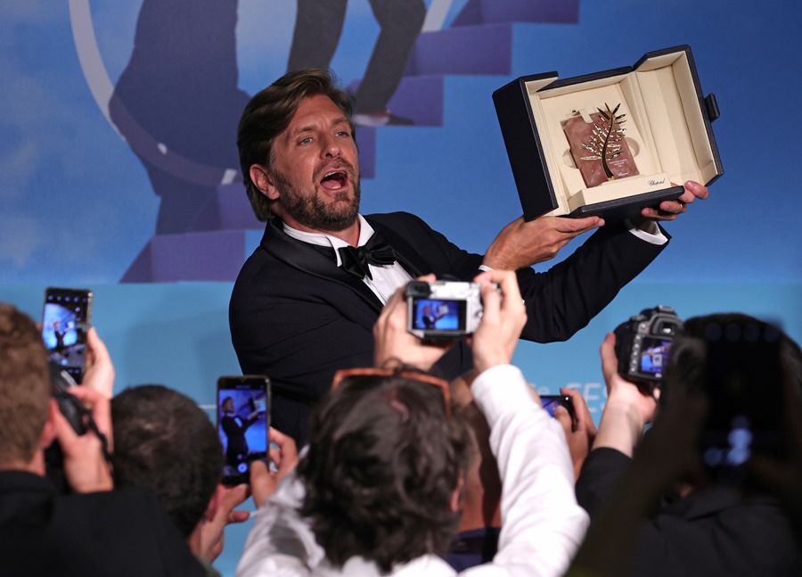 Ruben Ostlund, ganador de la Palma de Oro del 75 Festival de Cannes. 
