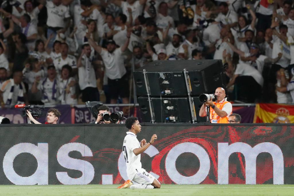 Aurelien Tchouameni of Real Madrid and Ante Budimir of CA Osasuna during  the Copa del Rey match between Real Madrid and CA Osasuna played at La  Cartuja Stadium on May 6, 2023