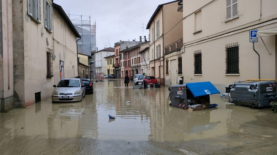 Una calle de Faenza, en el noreste de Italia, afectada por las inundaciones que han asolado la zona.