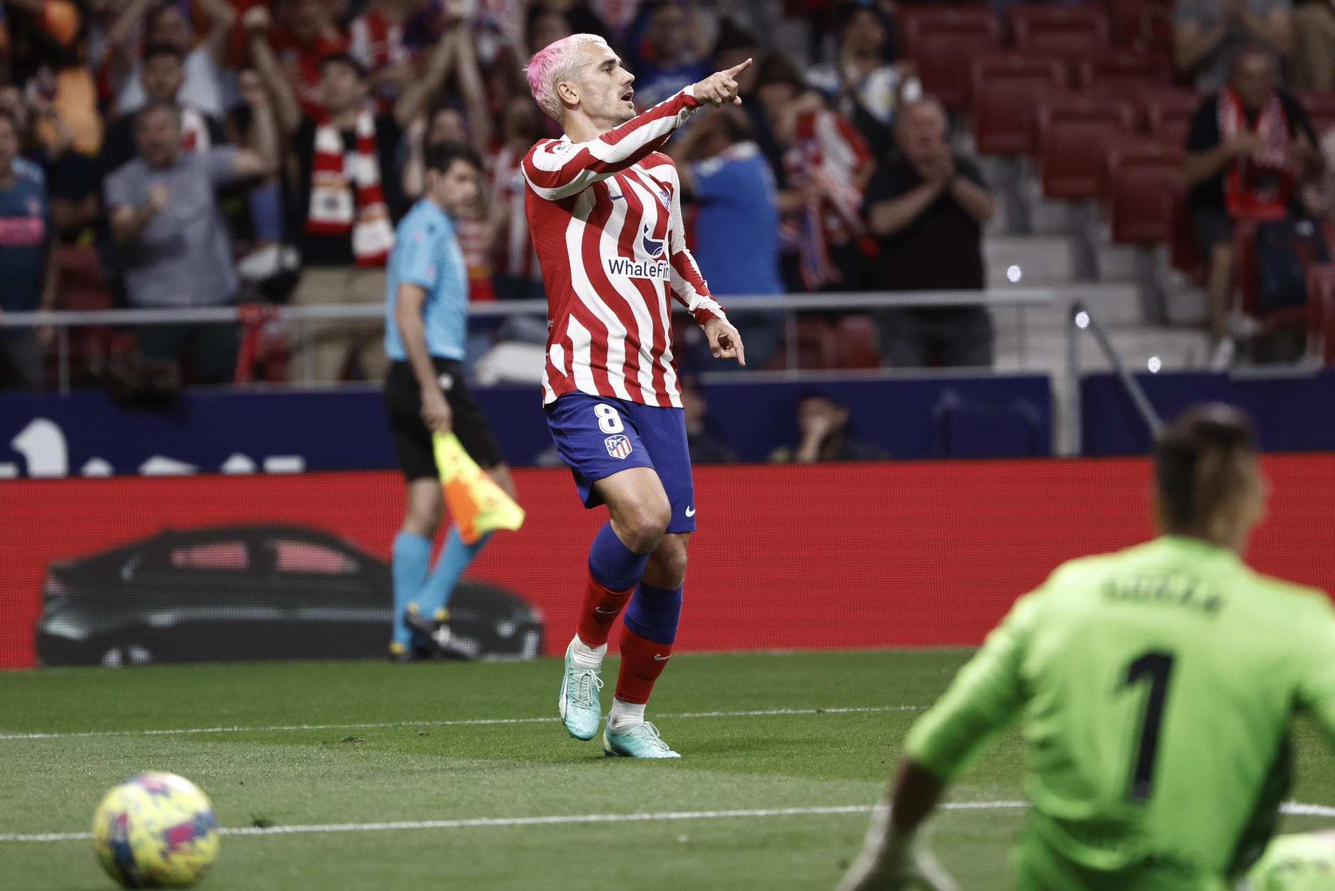 Atletico Madrid's Antoine Griezmann celebrates after scoring against Cadiz during a LaLiga match in Madrid on 3 May 2023. EFE/Sergio Perez