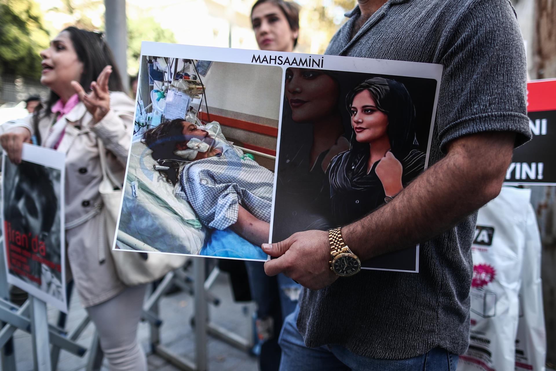 An Iranian man holds a picture of Mahsa Amini during a protest outside the Iranian Consulate following the death of Mahsa Amini, in Istanbul, Turkey, 26 September 2022. EFE/EPA/SEDAT SUNA