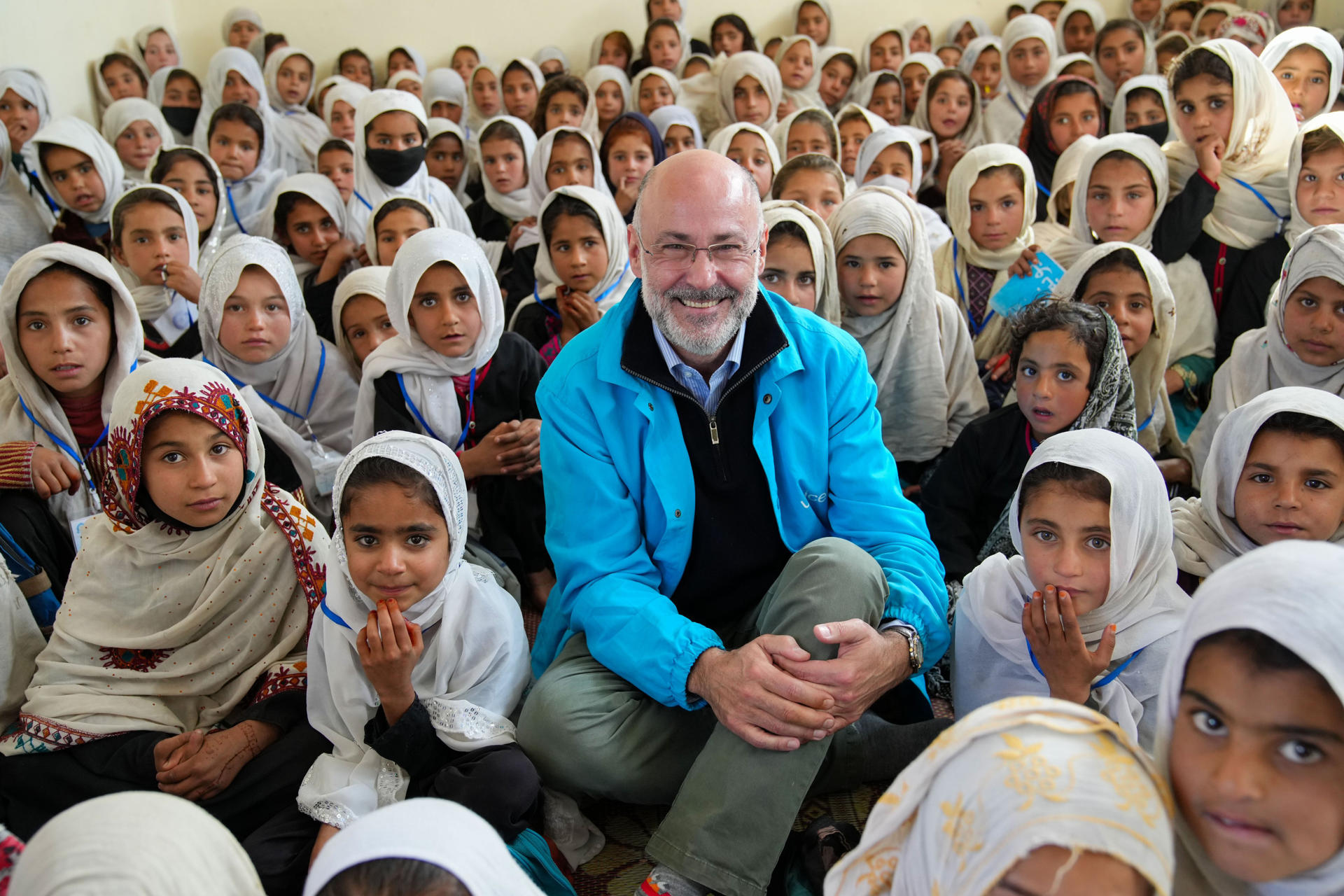 Personal photo provided by UNICEF representative in Afghanistan Fran Equiza showing him with schoolgirls in Afghanistan's Helmand province. EFE/UNICEFAfg/Fran Equiza