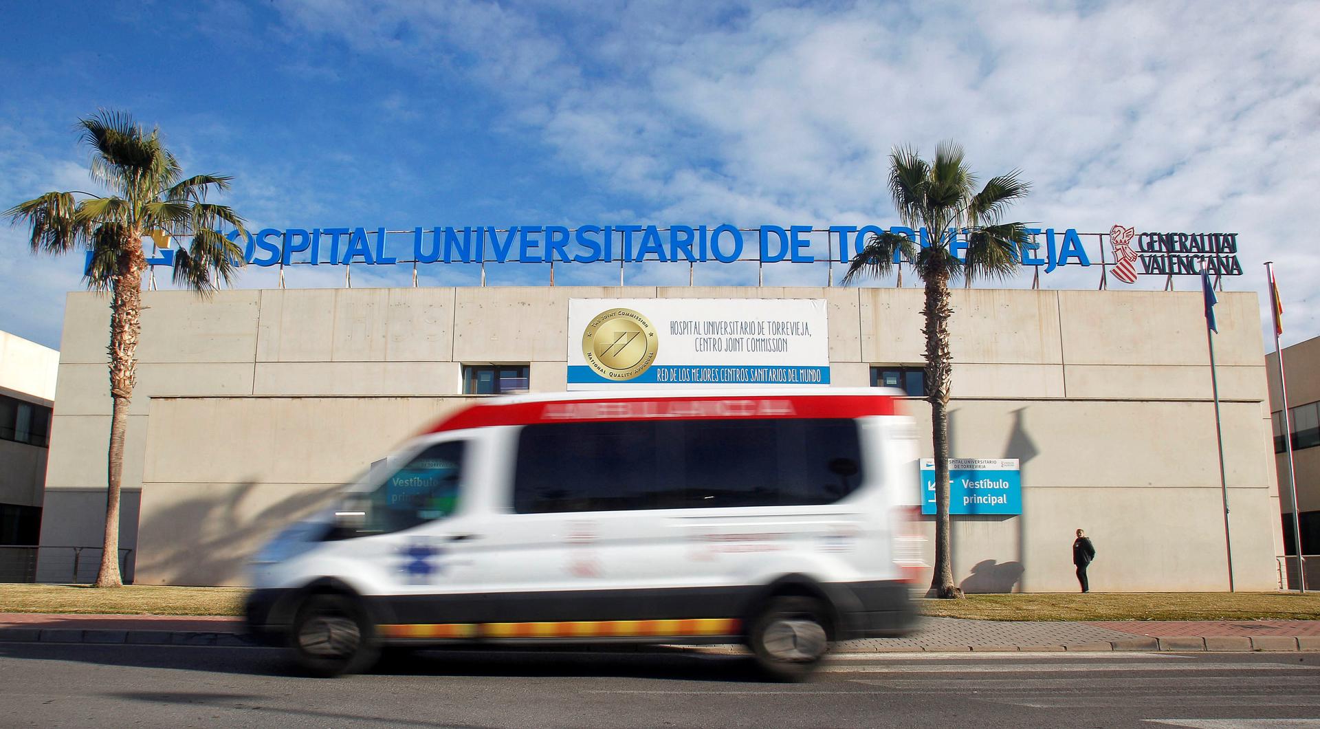 Imagen de archivo del Hospital de Torrevieja (Alicante). EFE/Pep Morell