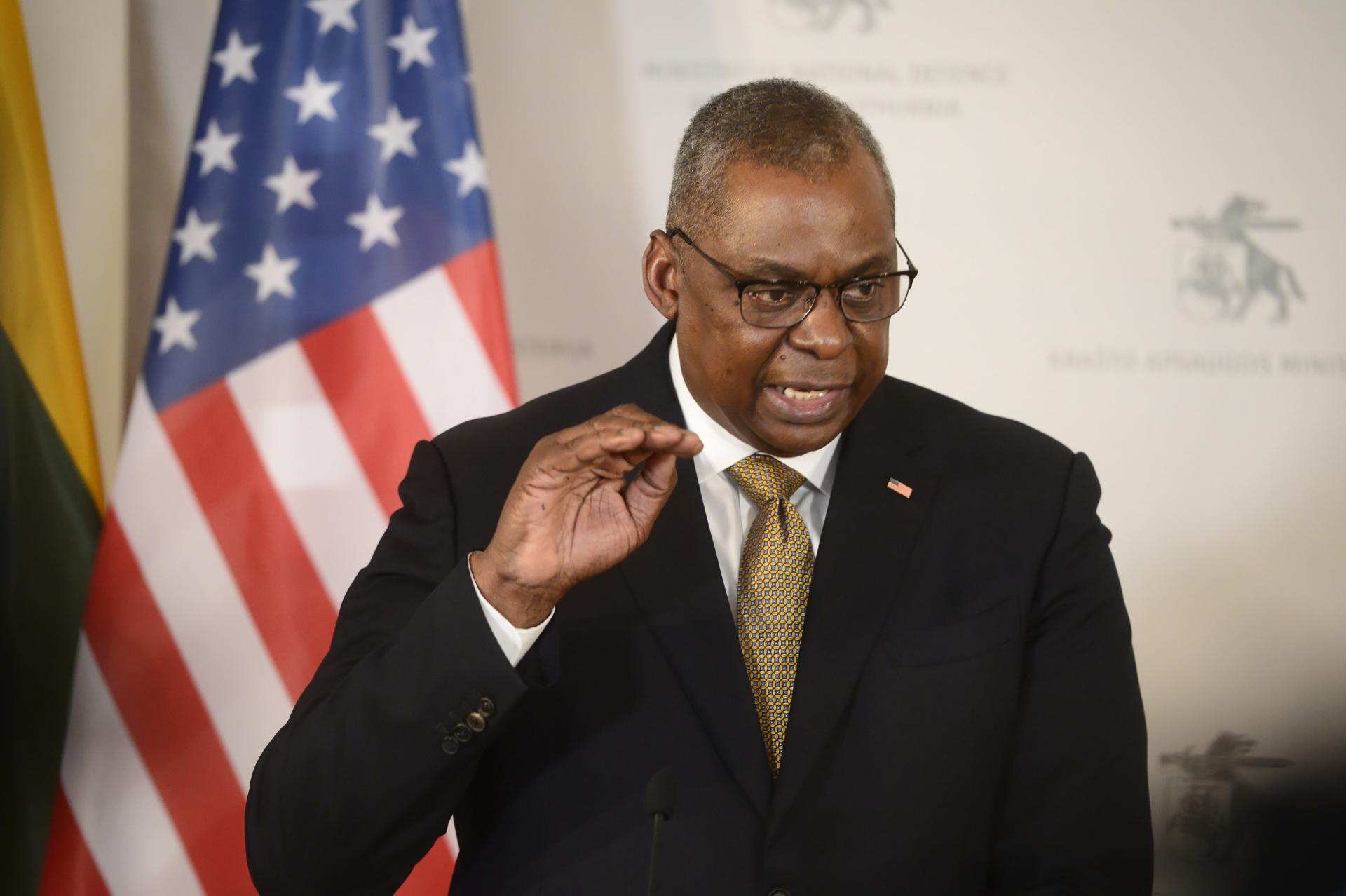 US Defense Secretary Lloyd Austin attends a press conference after his meeting with Lithuanian Foreign Affairs Minister Gabrielius Landsbergis in Vilnius, Lithuania, 19 February 2022. EFE-EPA FILE/VALDEMAR DOVEIKO POLAND OUT