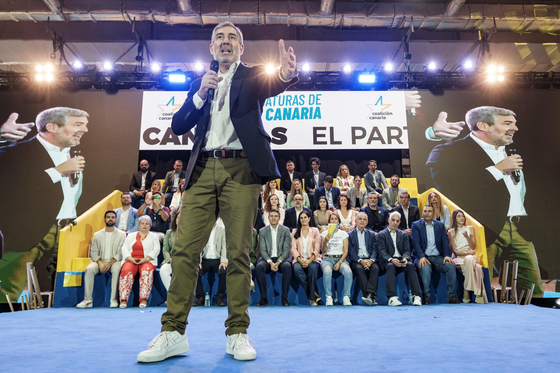 El candidato de Coalición Canaria a presidente del Gobierno, Fernando Clavijo, intervino este sábado en el acto de presentación de las listas que presenta su partido en Gran Canaria al Parlamento, el Cabildo y los ayuntamientos. EFE/Ángel Medina G.