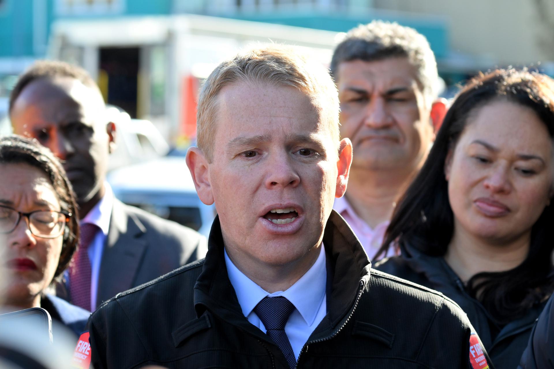 New Zealand Prime Minister Chris Hipkins speaks to members of the media at the scene of a fatal hostel fire, in Wellington, New Zealand, 16 May 2023. EFE/EPA/BEN MCKAY AUSTRALIA AND NEW ZEALAND OUT
