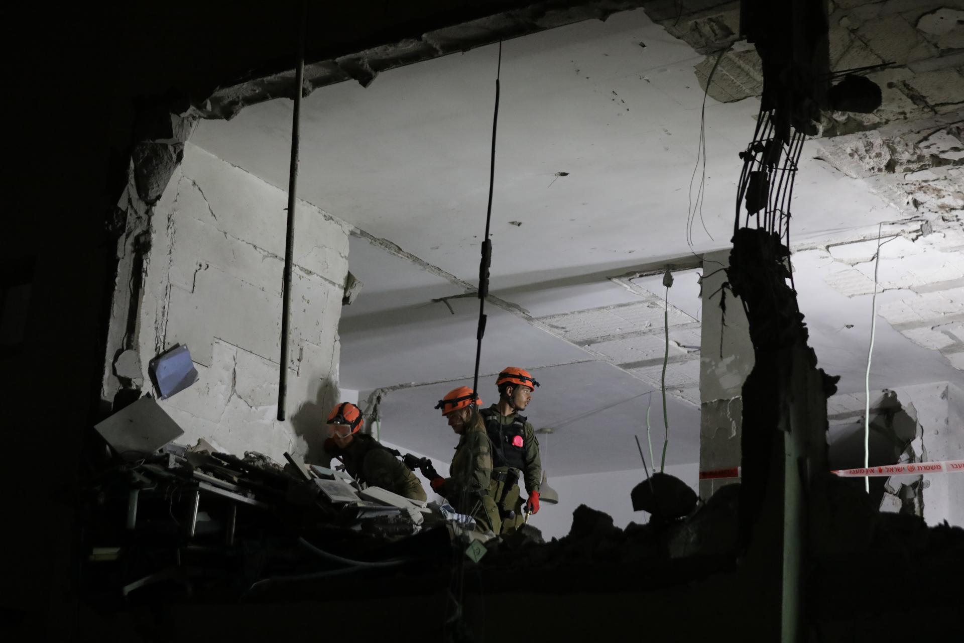 One person was killed and five others injured when a rocket fired from Gaza struck a residential building in Rehovot, Israel, on 11 May 2023. EFE/EPA/ABIR SULTAN
