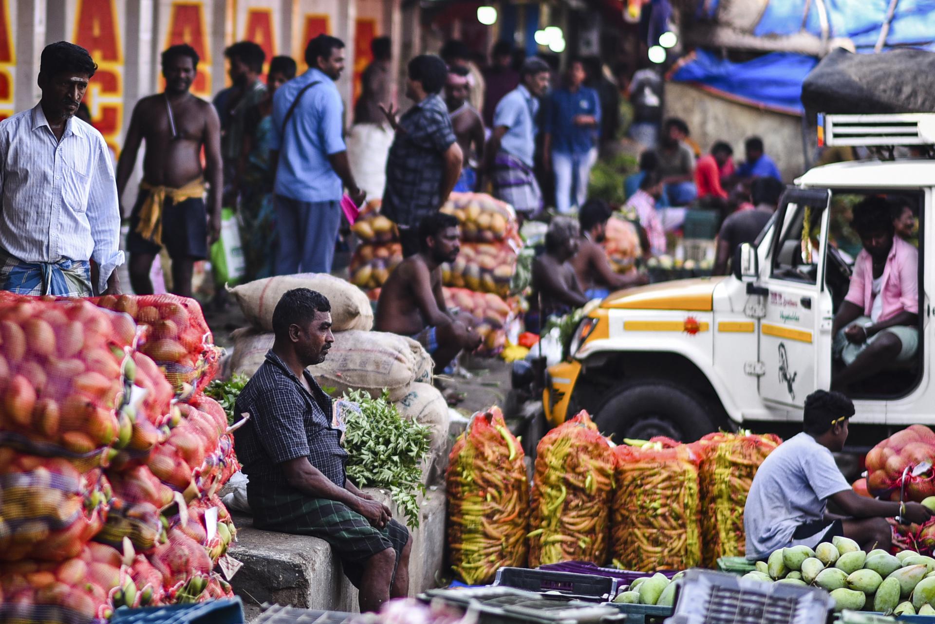 An Indian vendor waits for customers at a vegetables market, in Chennai, India, 31 May 2023. EFE-EPA/IDREES MOHAMMED
