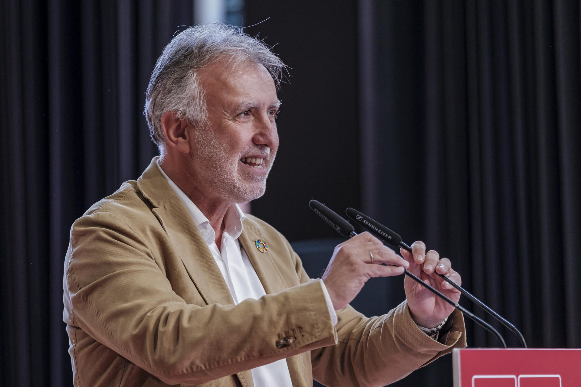 El candidato del PSOE a la reelección como presidente de Canarias, Ángel Víctor Torres, en un reciente acto electoral. EFE/Ángel Medina G.
