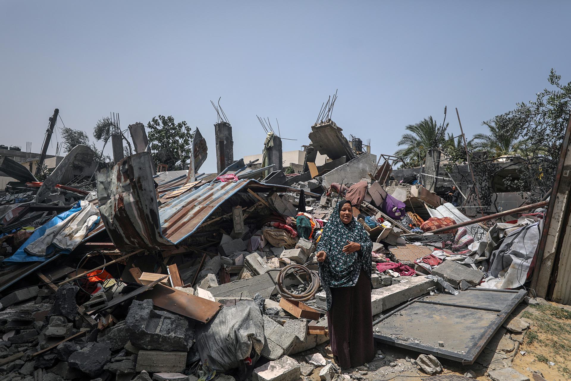 A Palestinian woman from the Abu Khatir family stands next to the rubble of their destroyed house after Israeli air strikes in Beit Hanun town in the northern Gaza Strip, 12 May 2023. EFE-EPA/MOHAMMED SABER
