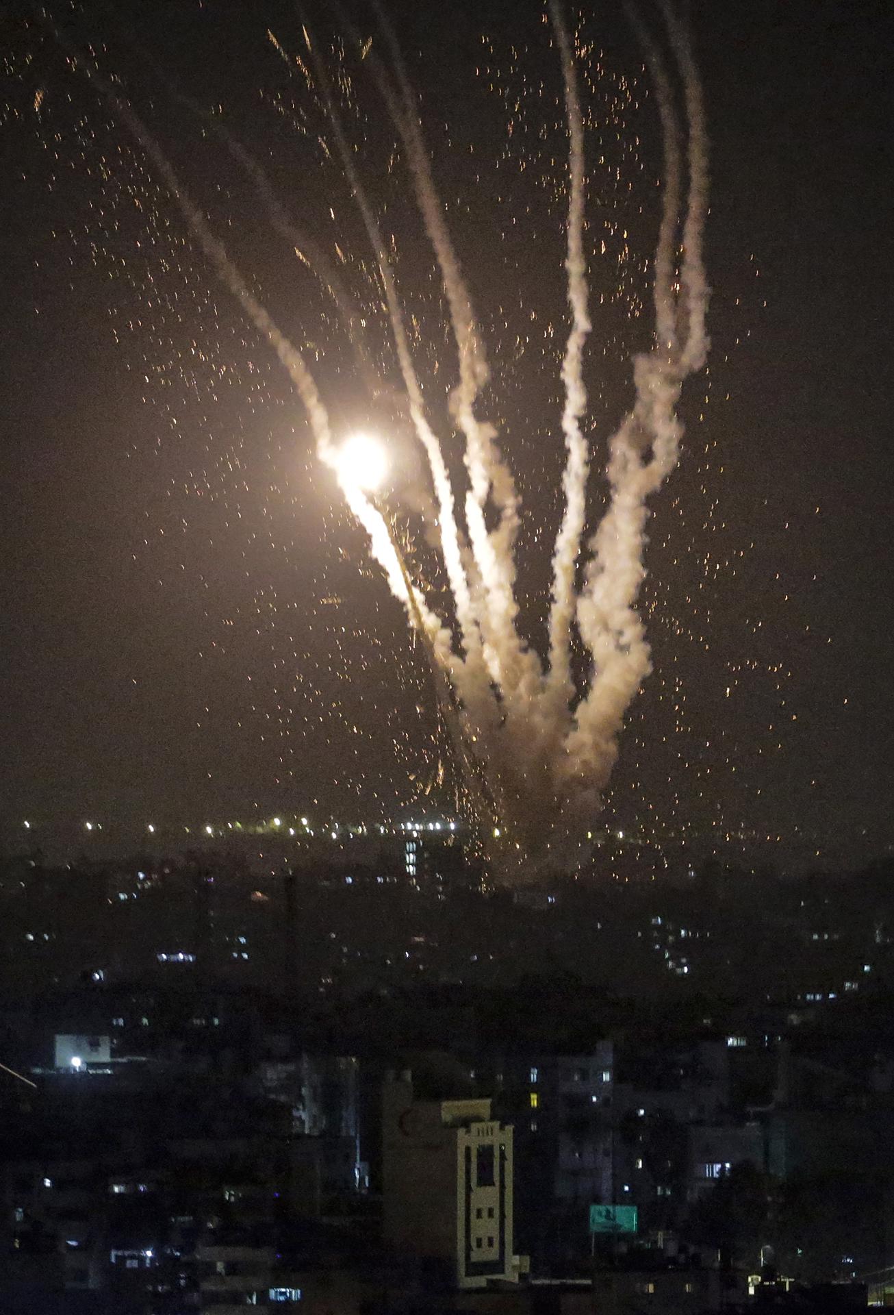 Rockets are fired by fighters of the Al-Quds Brigades, the armed wing of the Palestinian Islamic Jihad in the east of Gaza City, 10 May 2023. EFE-EPA/MOHAMMED SABER
