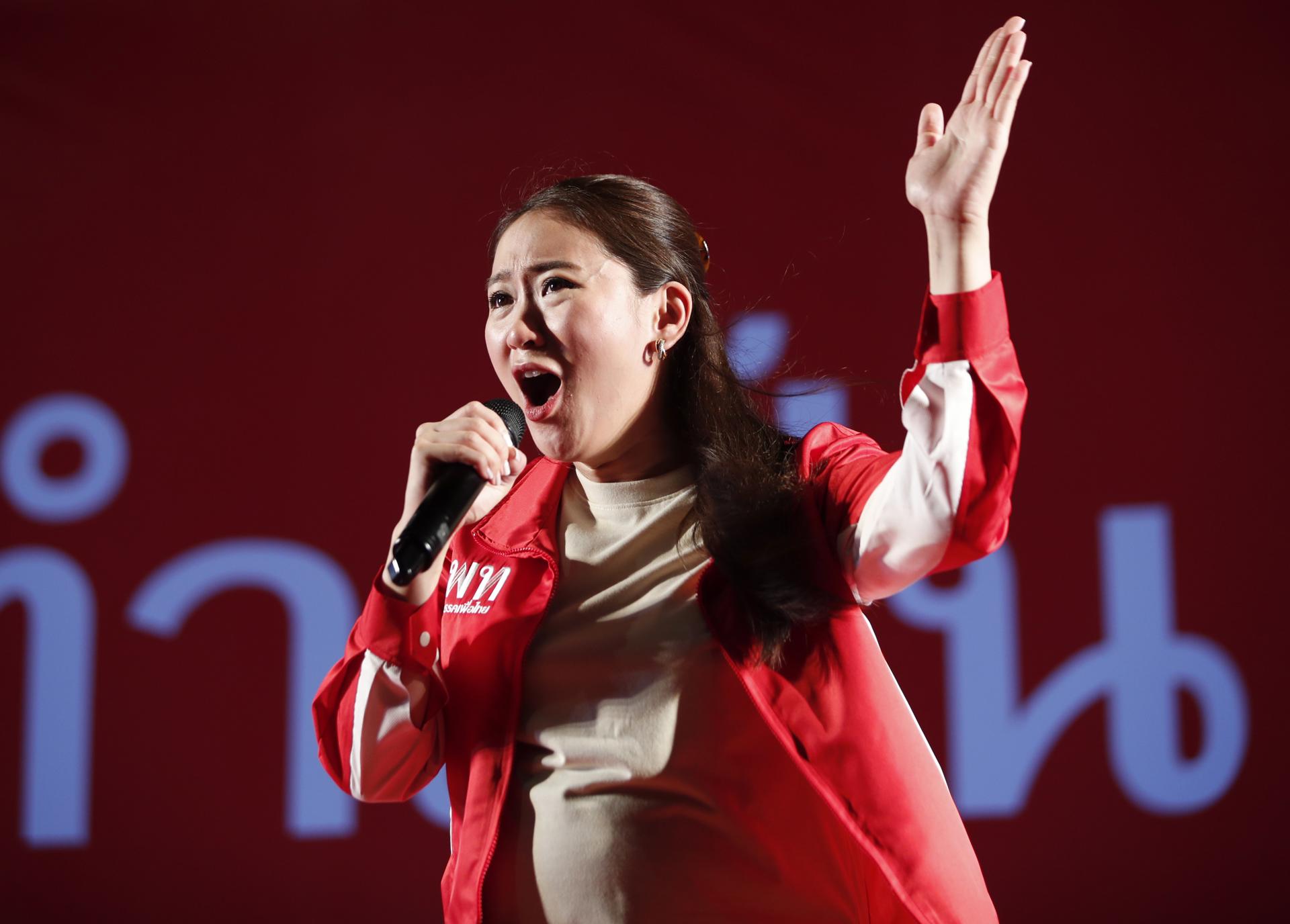 Paetongtarn Shinawatra, the youngest daughter of exiled former deposed Thai leader Thaksin Shinawatra and Pheu Thai Party's key figure, who is expected to be nominated as prime minister candidate, speaks to supporters during a general election campaign in Samut Prakan province, Thailand, 28 March 2023. EFE-EPA FILE/RUNGROJ YONGRIT