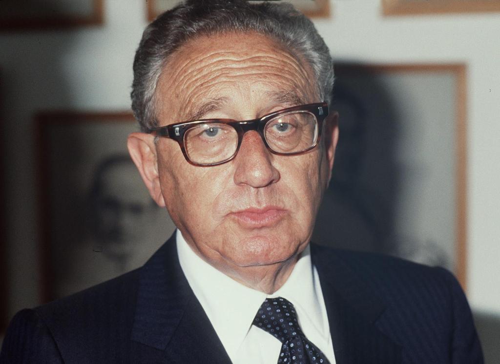 Fotografía de archivo del 5 de agosto de 1990 donde aparece el exsecretario de Estado estadounidense, Henry Kissinger, durante una visita a Madrid (España). EFE/Rafael Blanco
