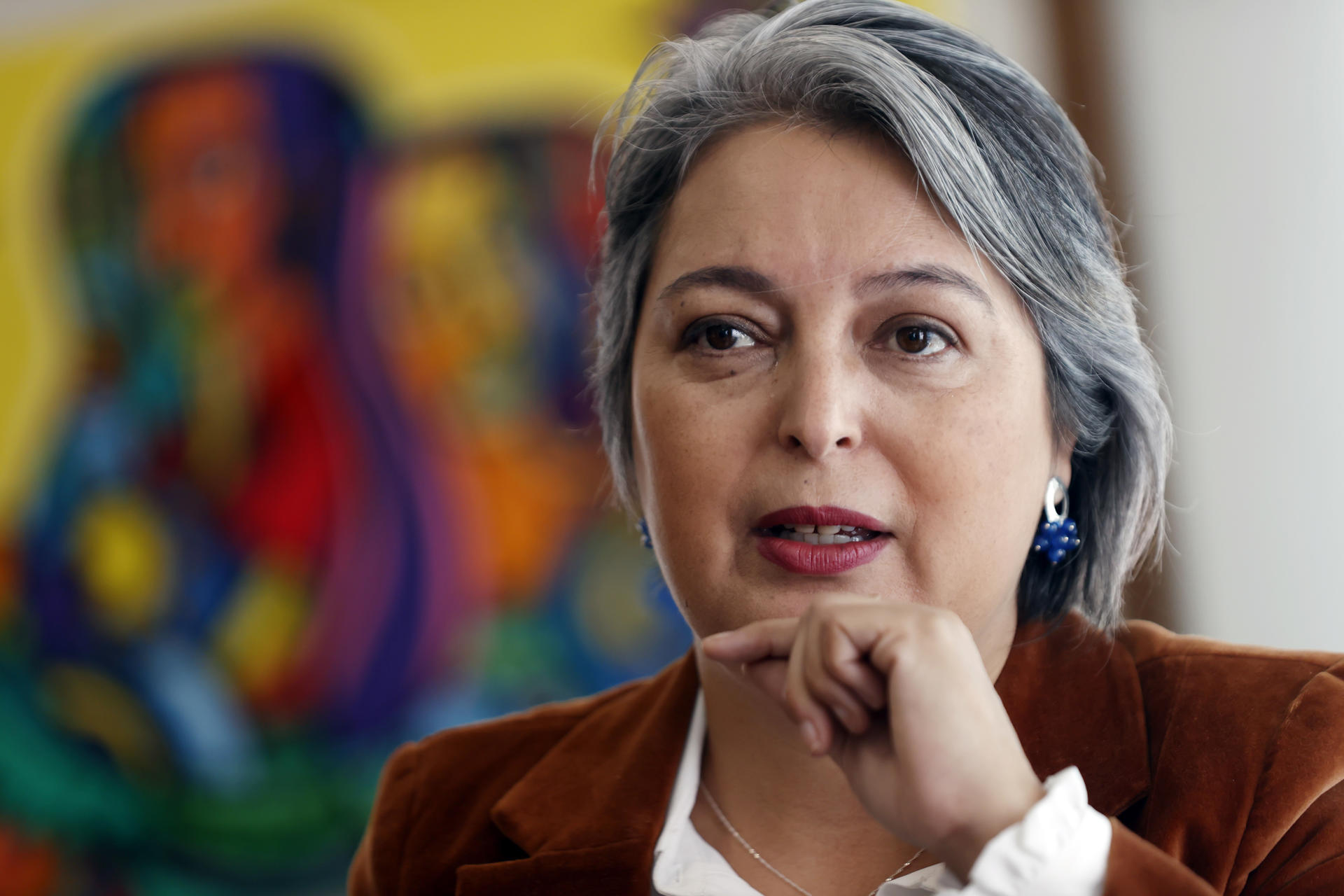 La ministra chilena de Trabajo, Jeannette Jara, habla durante una entrevista con EFE, el 19 de mayo 2023, en Santiago (Chile). EFE/Elvis González