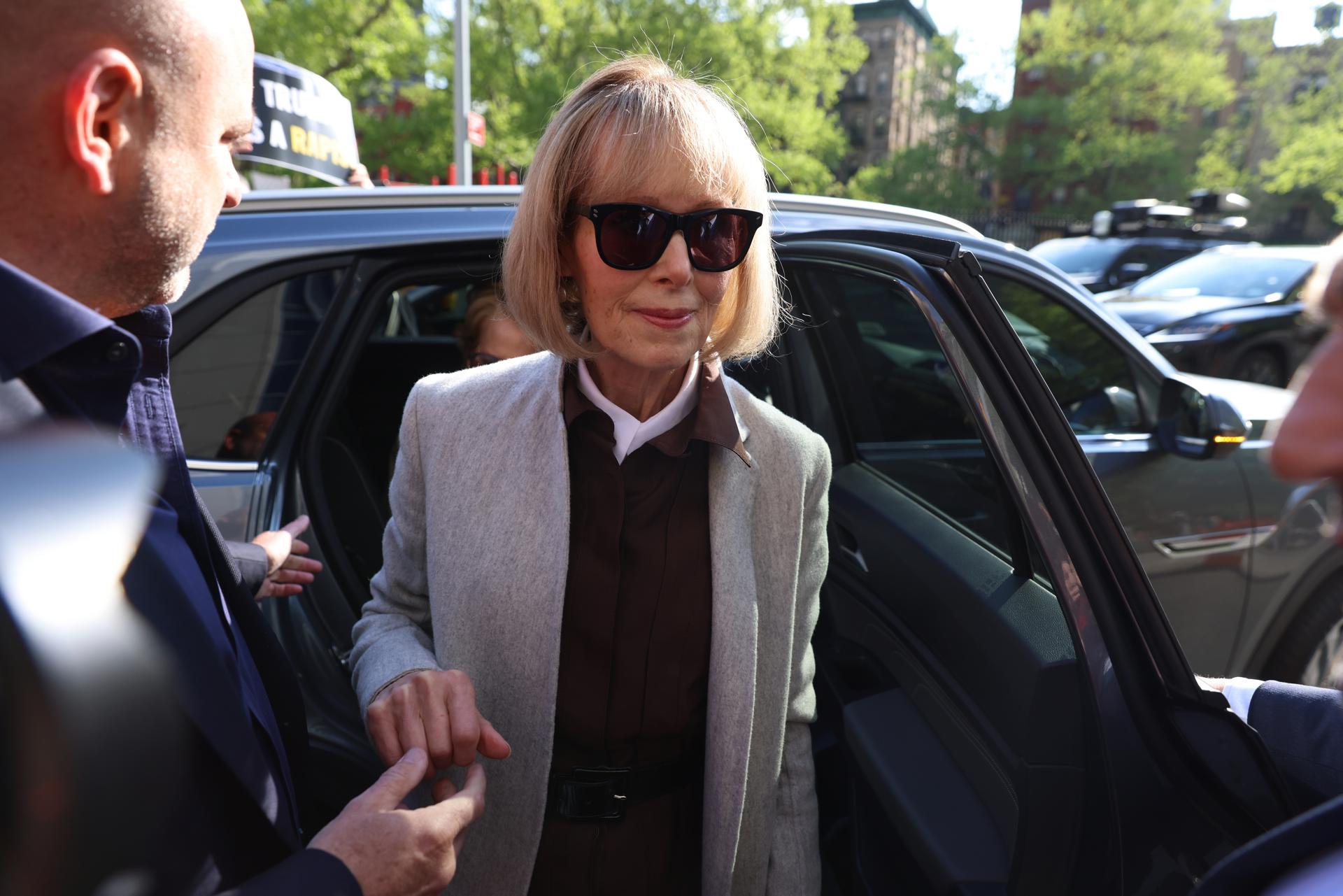Writer E. Jean Carroll, who has filed a civil rape and defamation lawsuit against US former President Donald Trump, arrives at Federal District Court in the New York City borough of Manhattan on 25 April 2023. EFE/Justin Lane
