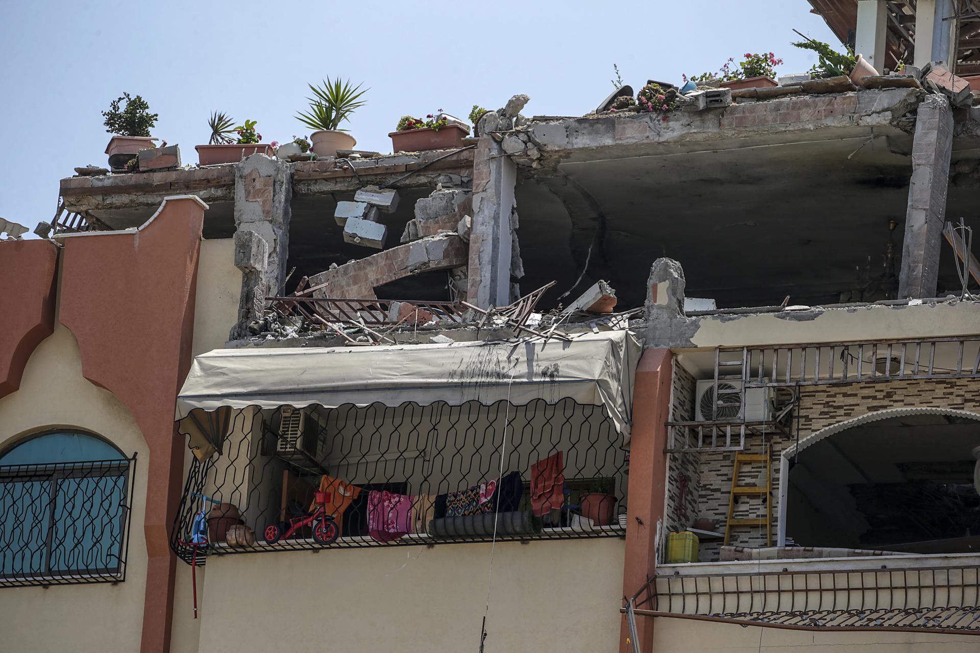 Imagen de la casa del líder de la Yihad Islámica Jalil Bahitini tras los ataques aéreos israelíes en Gaza el 9 de mayo de 2023. EFE/EPA/MOHAMMED SABER
