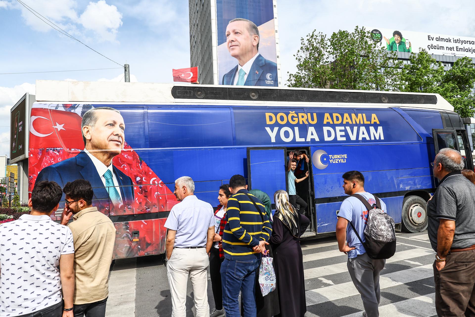 Turkish President Recep Tayyip Erdogan's election campaign bus passes in front of his poster in Ankara, Turkey, 27 May 2023. EFE/EPA/SEDAT SUNA
