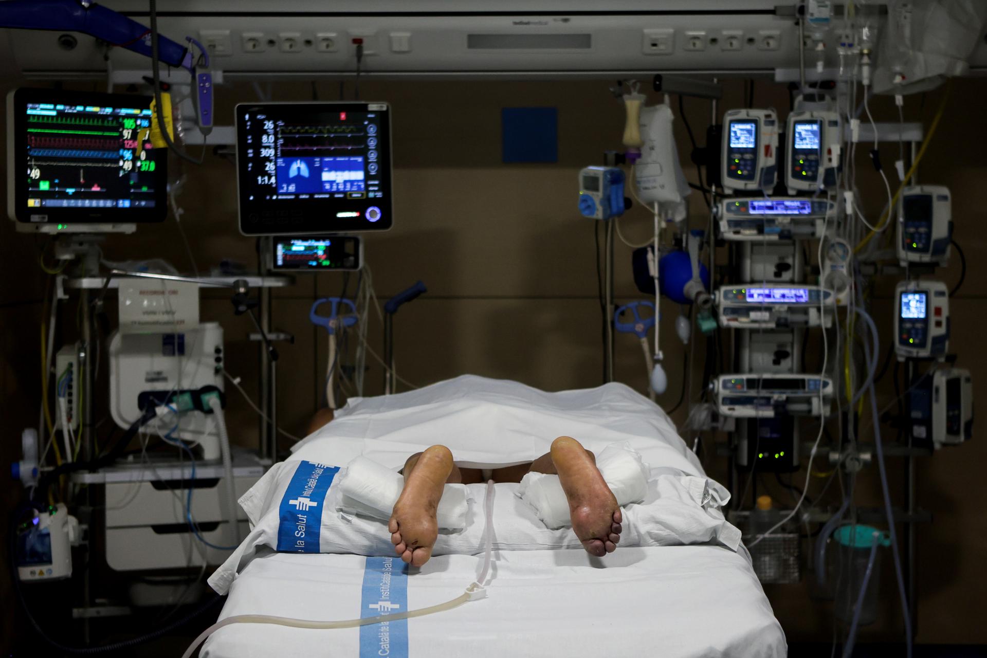 En la imagen de archivo, un paciente aquejado de covid. EFE/Quique García
