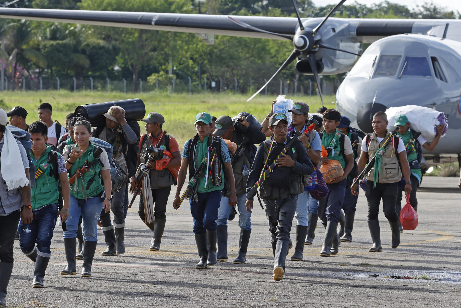 Indigenous volunteers arrive at San Jose del Guaviare, Colombia, on May 21, 2022, before beginning their search for four children missing after a plane crash in southern Columbia.  EFE/ Mauricio Dueñas Castañeda
