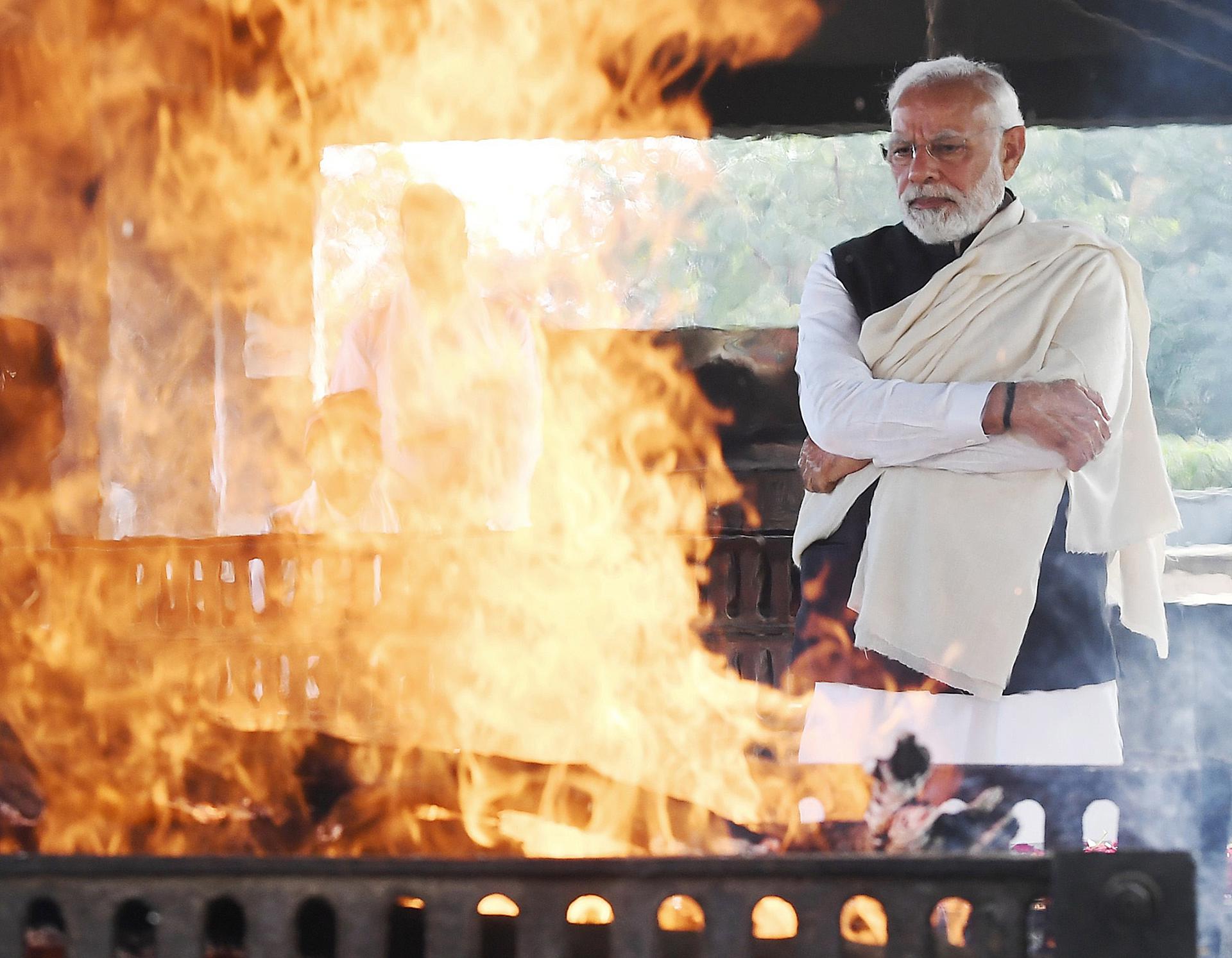 A handout photo made available by the Indian Press Information Bureau (PIB) shows Indian Prime Minister Narendra Modi pays his tribute as he attends the last rites of his mother Heeraben Modi in Gandhinagar, Gujarat, 30 December 2022. EFE-EPA/PIB / HANDOUT HANDOUT EDITORIAL USE ONLY/NO SALES