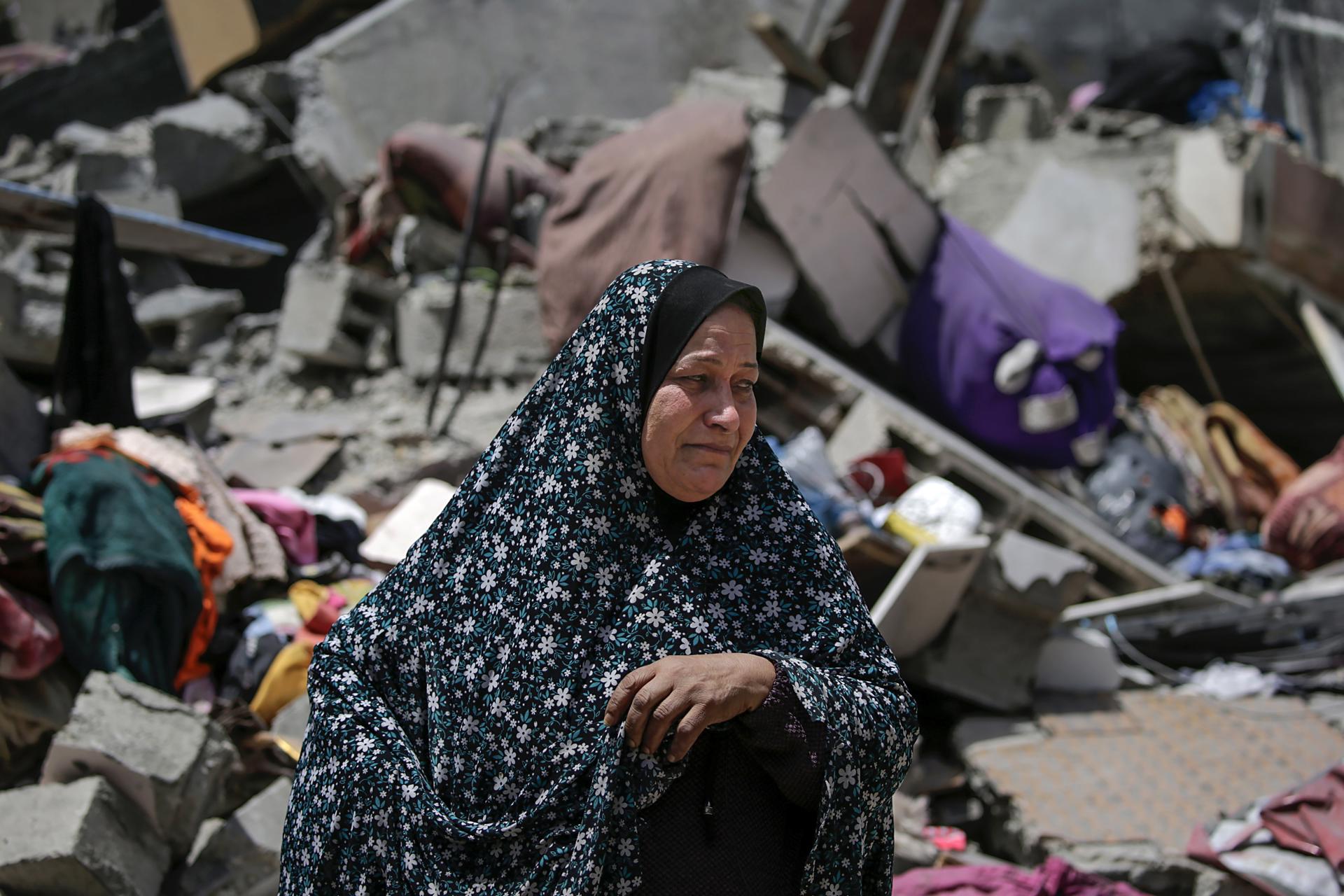 A Palestinian woman from the Abu Khatir family reacts next to their destroyed house after Israeli air strikes in Beit Hanun town in the northern Gaza Strip, 12 May 2023. EFE-EPA/MOHAMMED SABER