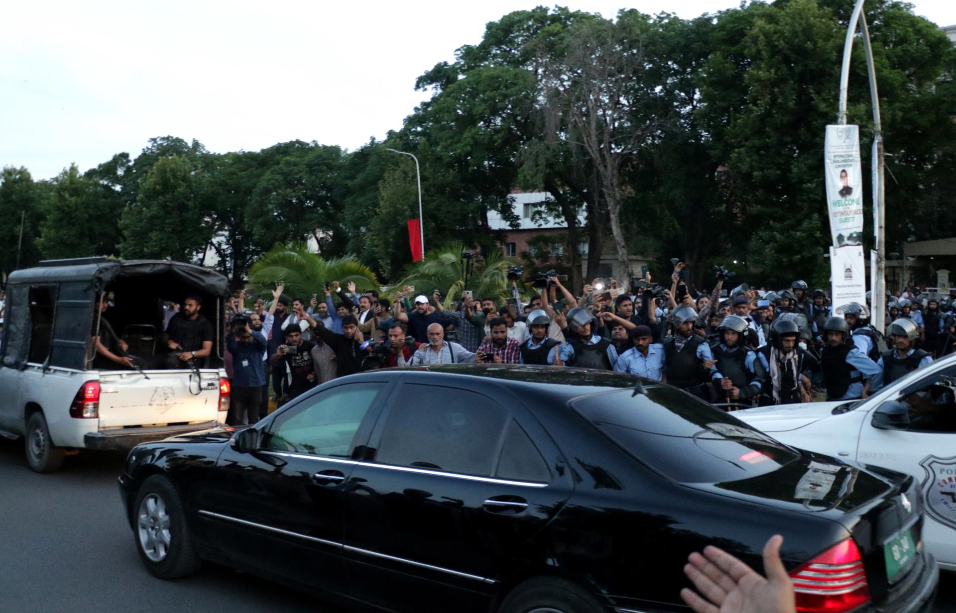 A car carrying former Prime Minister Imran Khan leaves the Supreme Court after it ordered his release two days after his arrest in Islamabad, Pakistan, 11 May 2023. EFE-EPA/SOHAIL SHAHZAD
