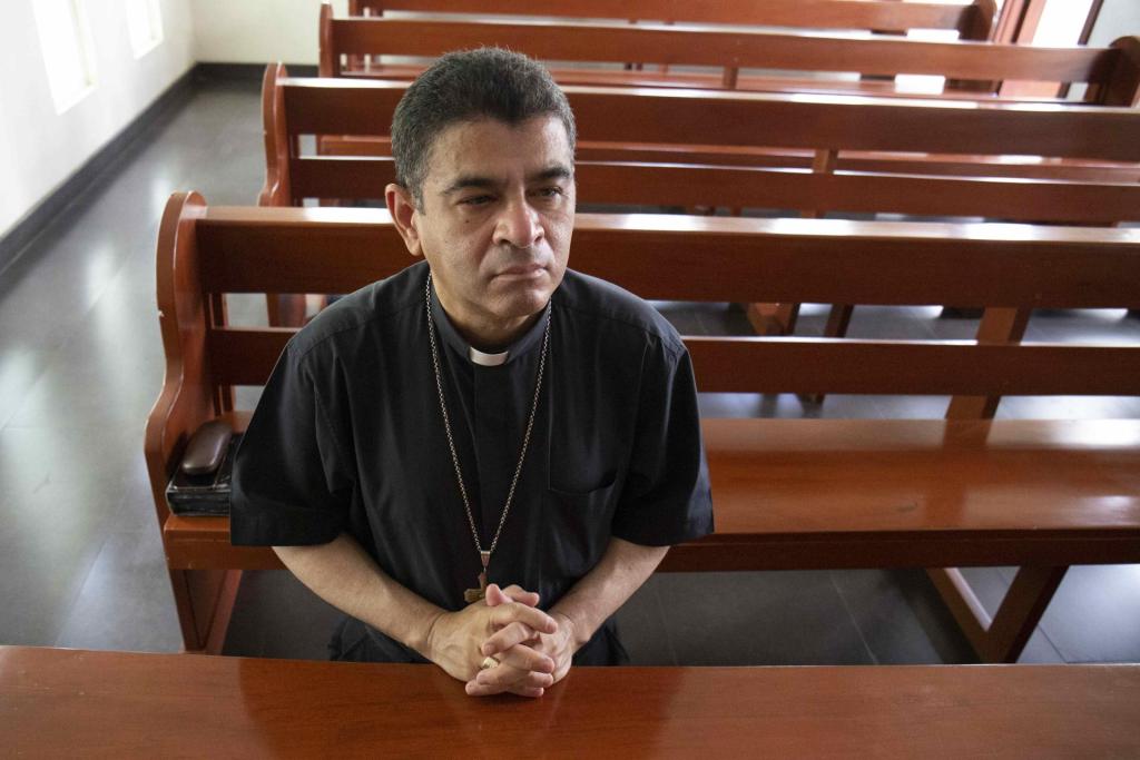 El obispo nicaragüense Rolando Álvarez, un crítico del Gobierno del presidente Daniel Ortega, en una fotografía de archivo. EFE/ Jorge Torres
