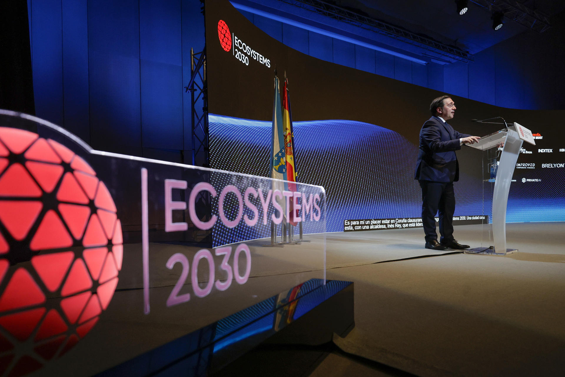 El ministro de Asuntos Exteriores, Unión Europea y Cooperación, José Manuel Albares, durante la ceremonia de clausura de la cumbre tecnológica Ecosystems2030 que se ha celebrado este viernes en el Palacio de Congresos y Exposiciones de A Coruña. EFE/Cabalar