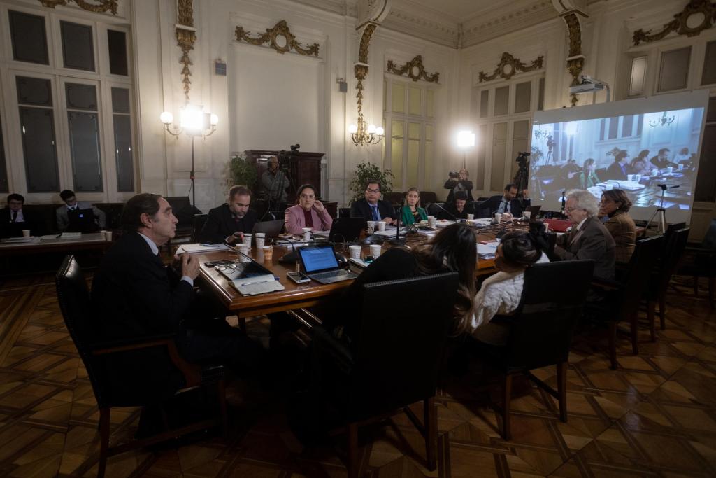 Fotografía de una sesión de expertos en la Subcomisión de Función Jurisdiccional y Órganos Autónomos, el 27 de abril del 2023, en Santiago (Chile). EFE/Ailen Díaz
