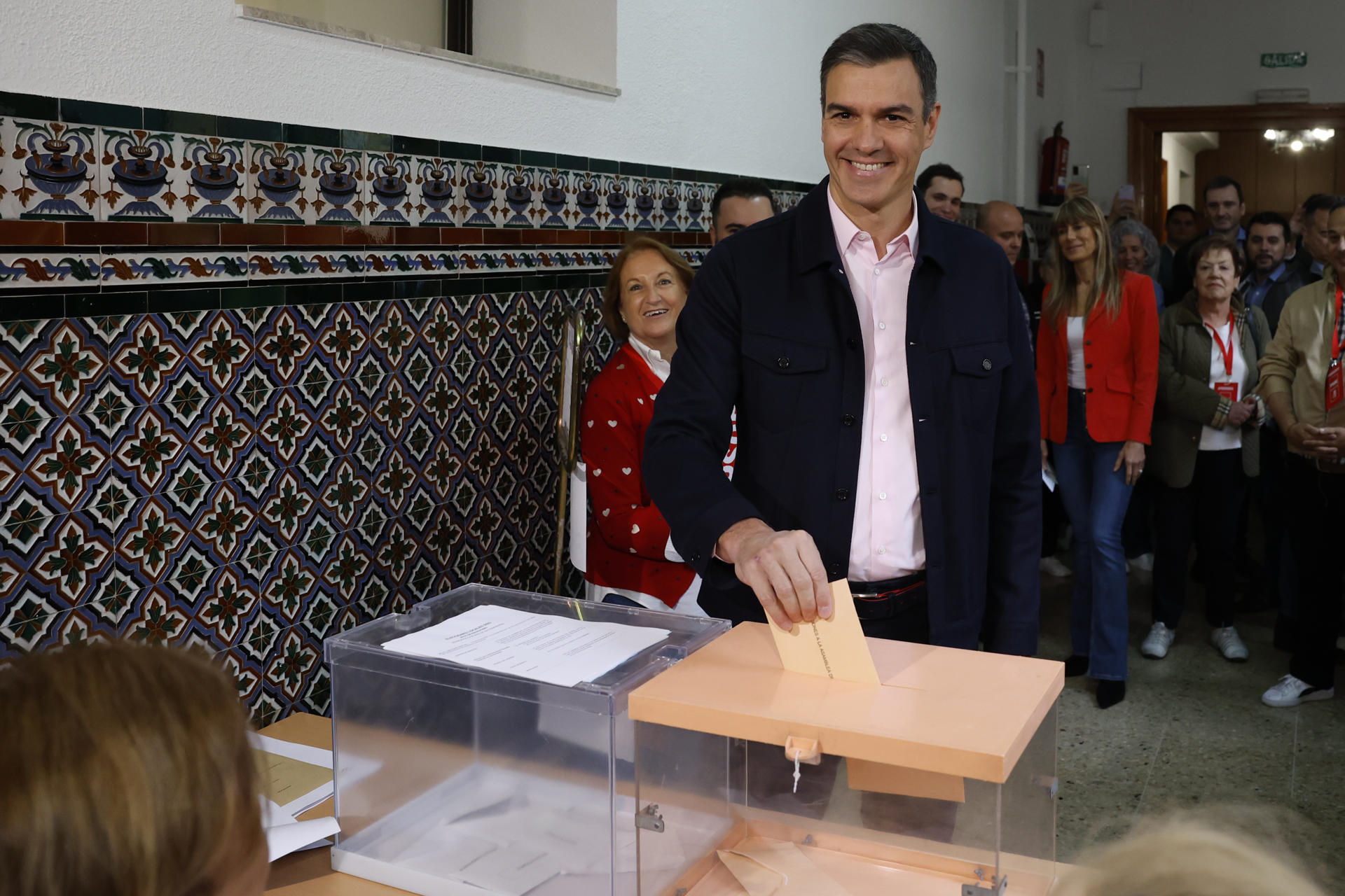Spain's prime minister Pedro Sánchez casts his vote in regional elections in Madrid, Spain, 28 May 2023. EFE/ J.J. Guillén
