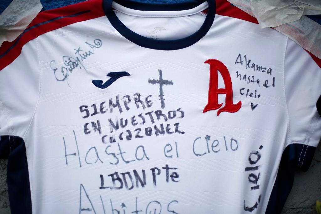 Photograph of a shirt signed today as a tribute to the fans who died after a human stampede during a match between Alianza and Futbolistas Asociados Santanecos last Saturday, outside the Cuscatlán Stadium, in San Salvador (El Salvador).  EFE/Rodrigo Sura