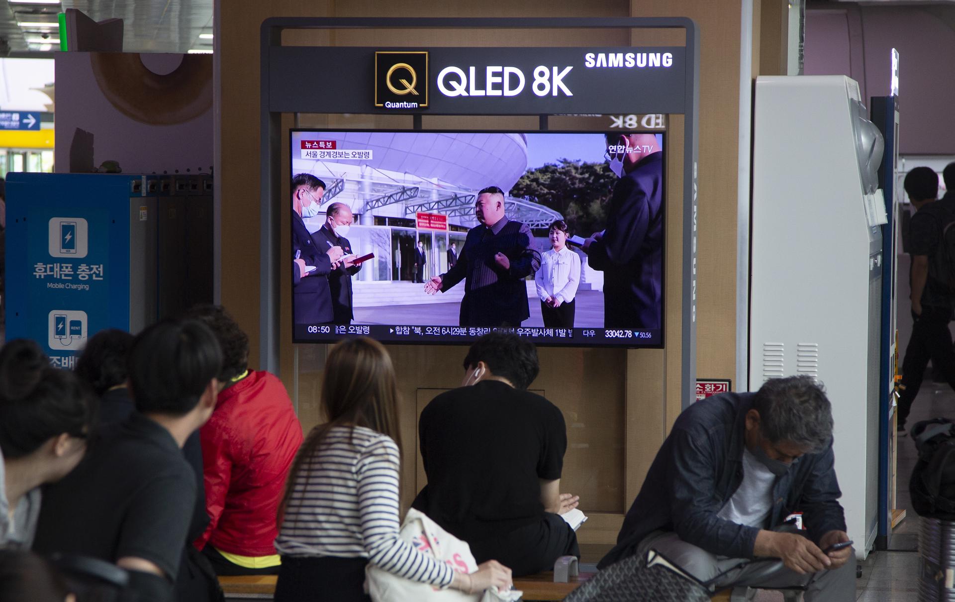 People watch the news at a station in Seoul, South Korea, 31 May 2023. EFE/EPA/JEON HEON-KYUN
