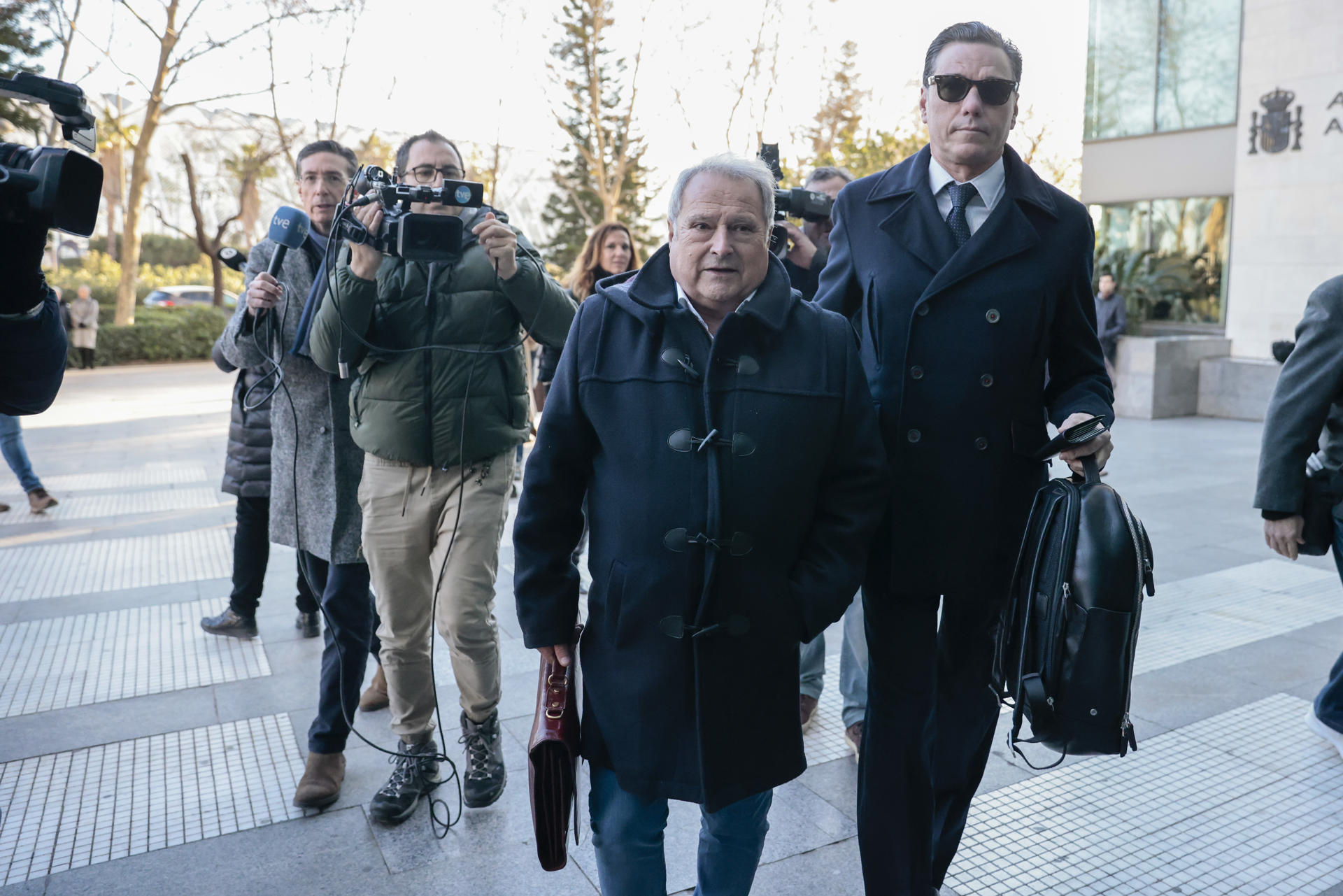 El expresidente de la Diputación de Valencia con el PP Alfonso Rus, a su llegada a la Ciudad de la Justicia. EFE/ Ana Escobar/Archivo