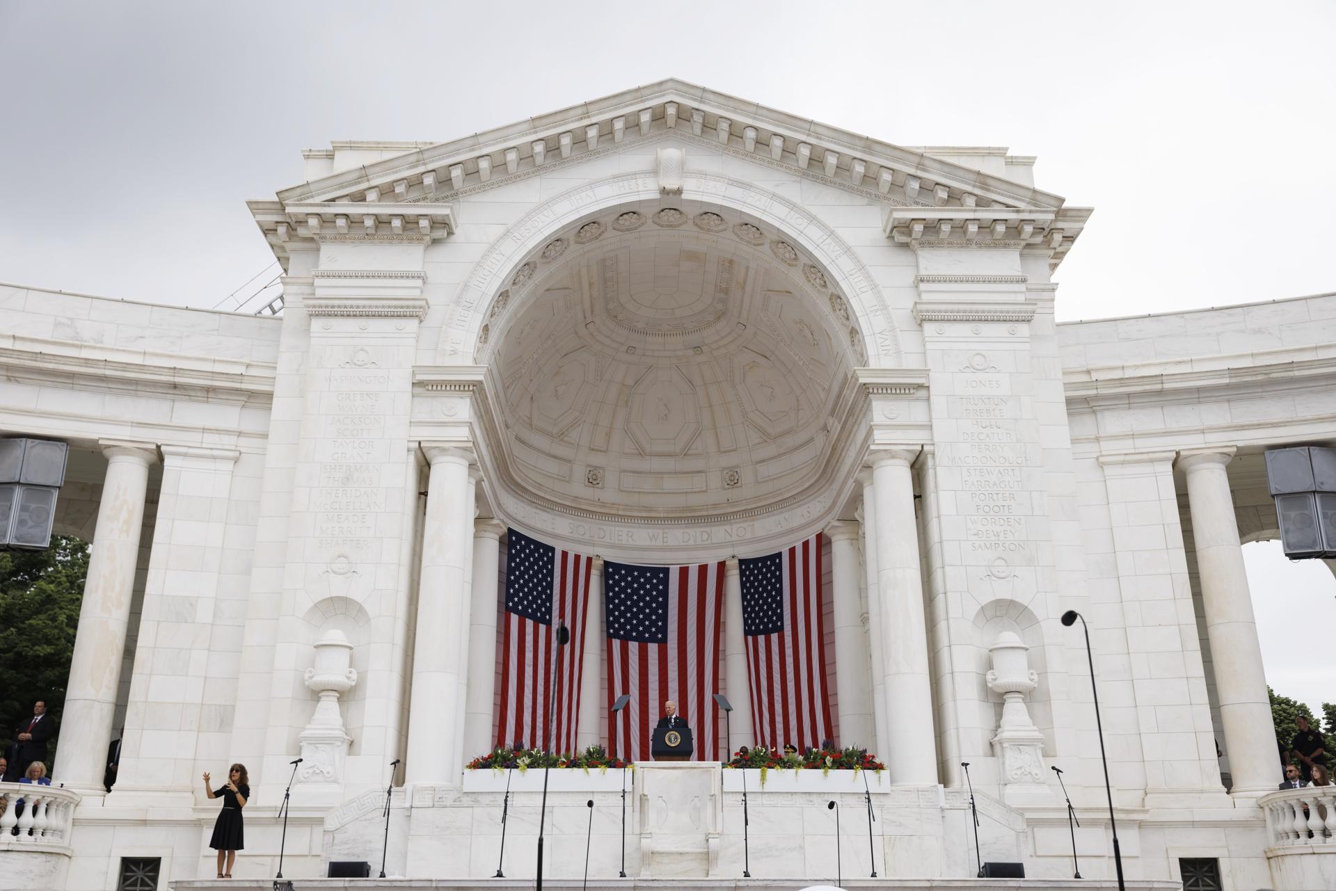 President Joe Biden delivers a Memorial Day speech at Arlington National Cemetery near Washington DC, on May 29, 2023. EFE/EPA/Ting Shen/Pool
