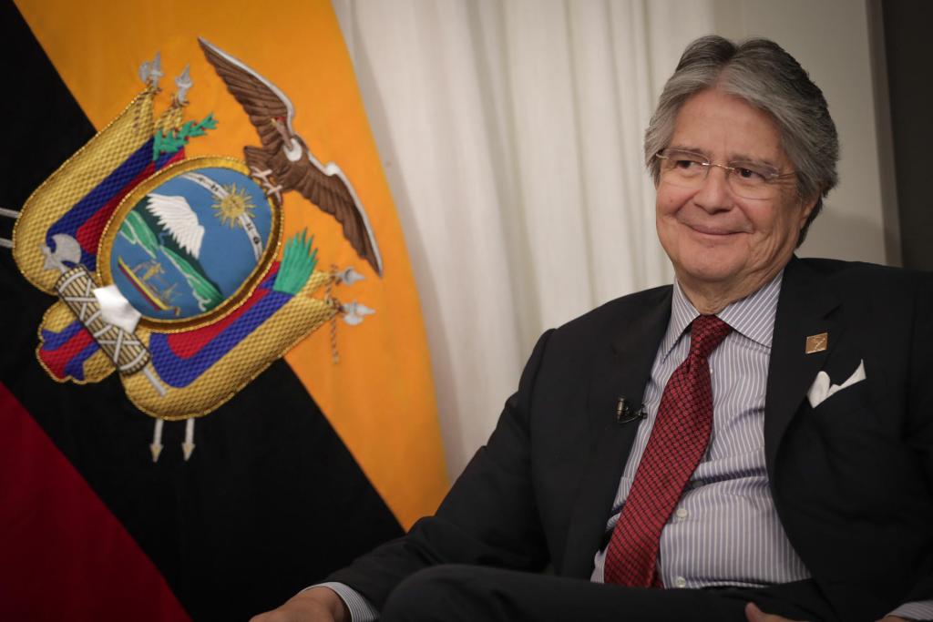 El presidente de Ecuador, Guillermo Lasso, habla en entrevista con EFE en el hotel Golden Tulip de Brasilia (Brasil). EFE/André Coelho
