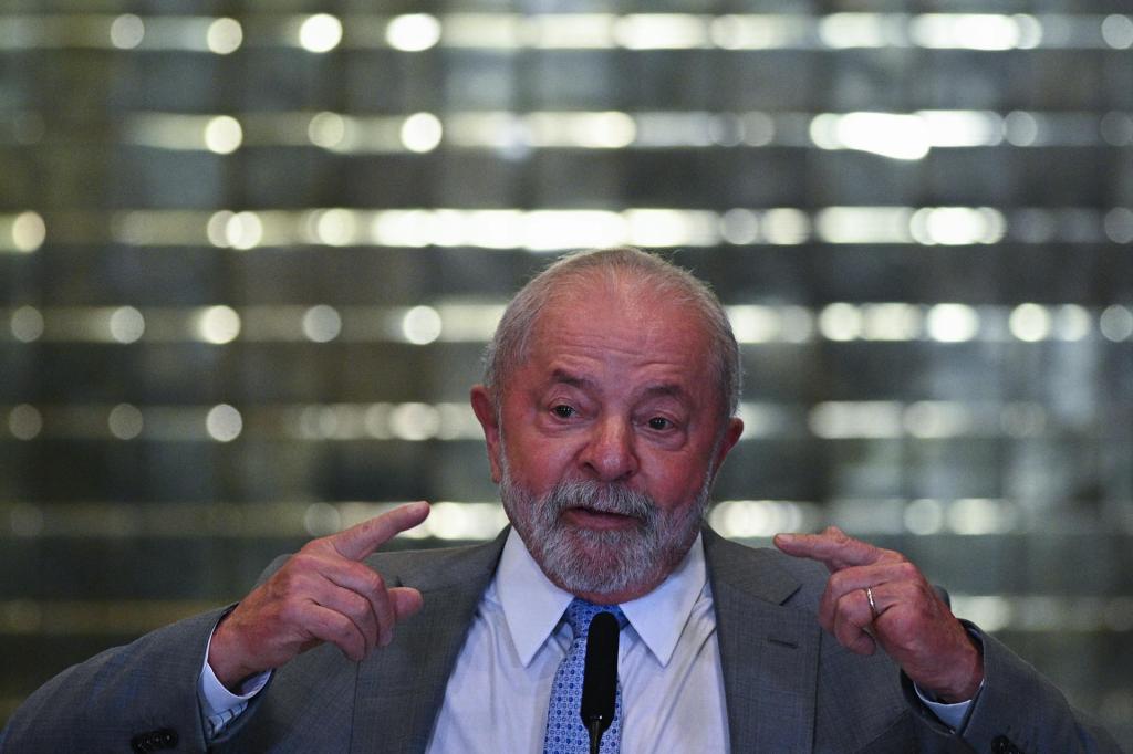 Lula oferece a Putin esforços de mediação para acabar com guerra na Ucrânia