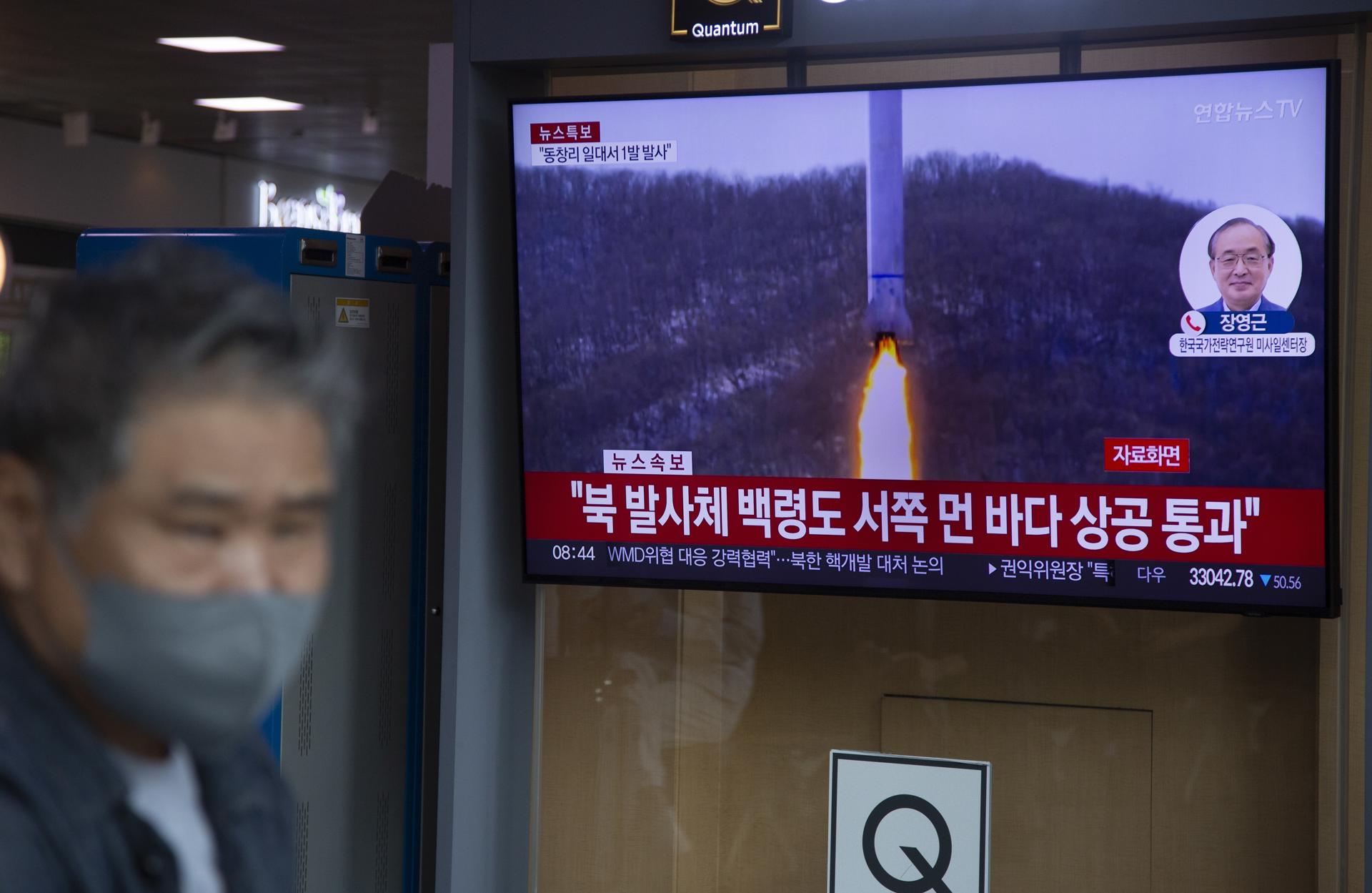 A man watches the news at a station in Seoul, South Korea, 31 May 2023. EFE/EPA/JEON HEON-KYUN
