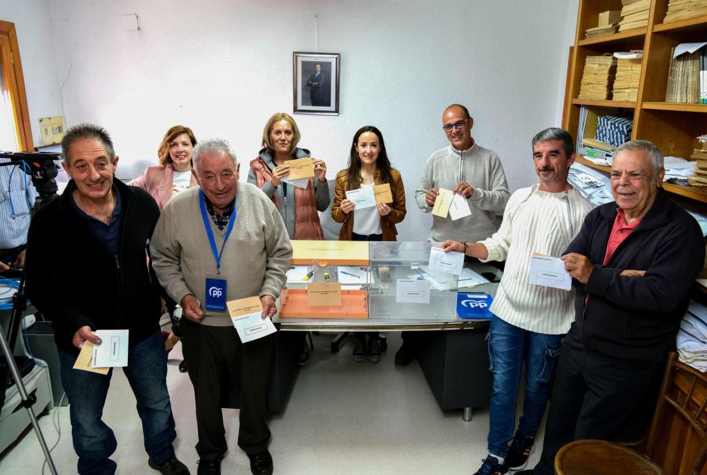 El municipio riojano de Villarroya ha completado las votaciones en las elecciones autonómicas y locales de este domingo en poco más de 29 segundos, con lo que ha superado en 3 su récord de 2019. 
