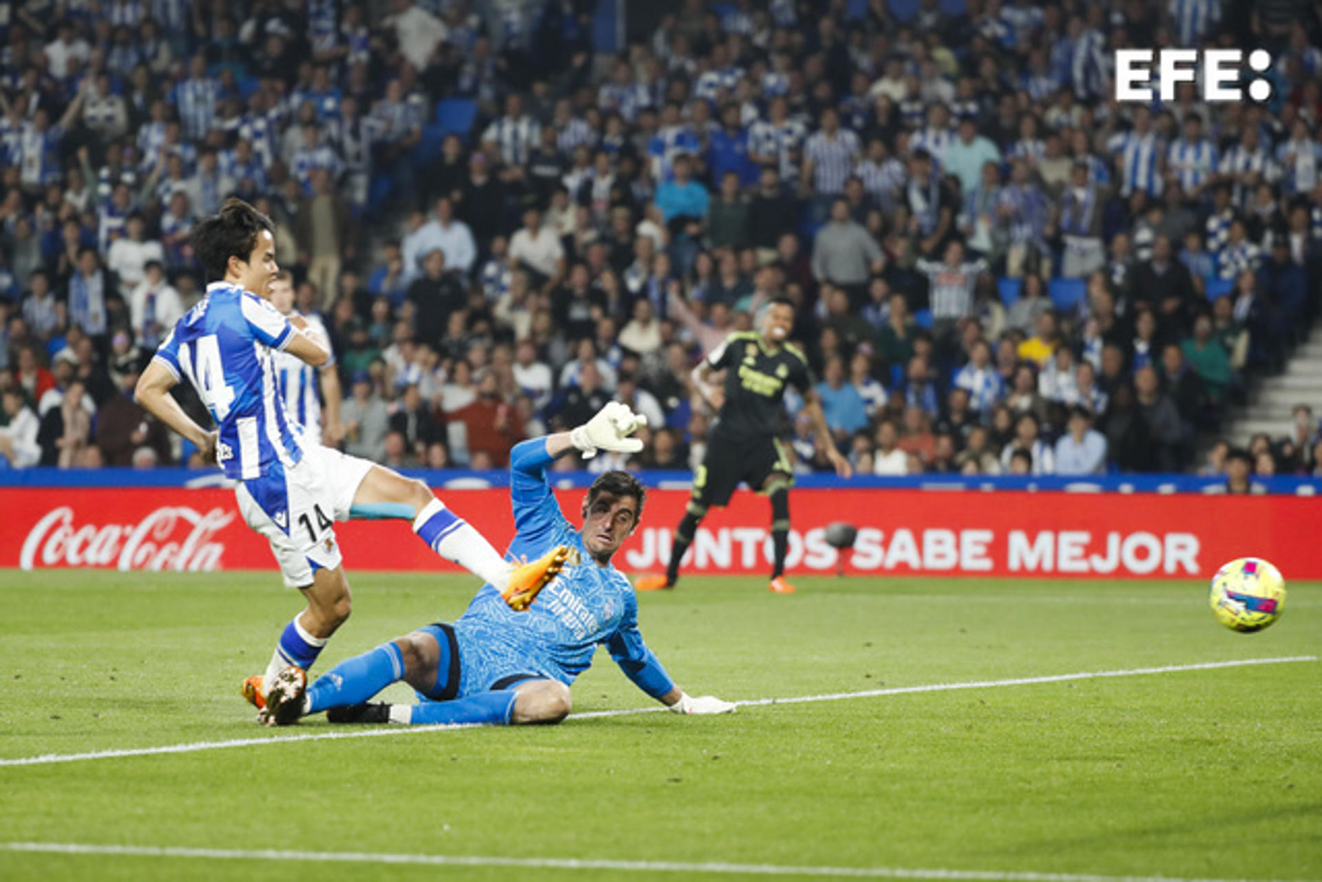 Real Sociedad midfielder Take Kubo (L) scores against Real Madrid during a LaLiga match at Reale Arena in San Sebastian, Spain, on 2 May 2023. EFE/Juan Herrero
