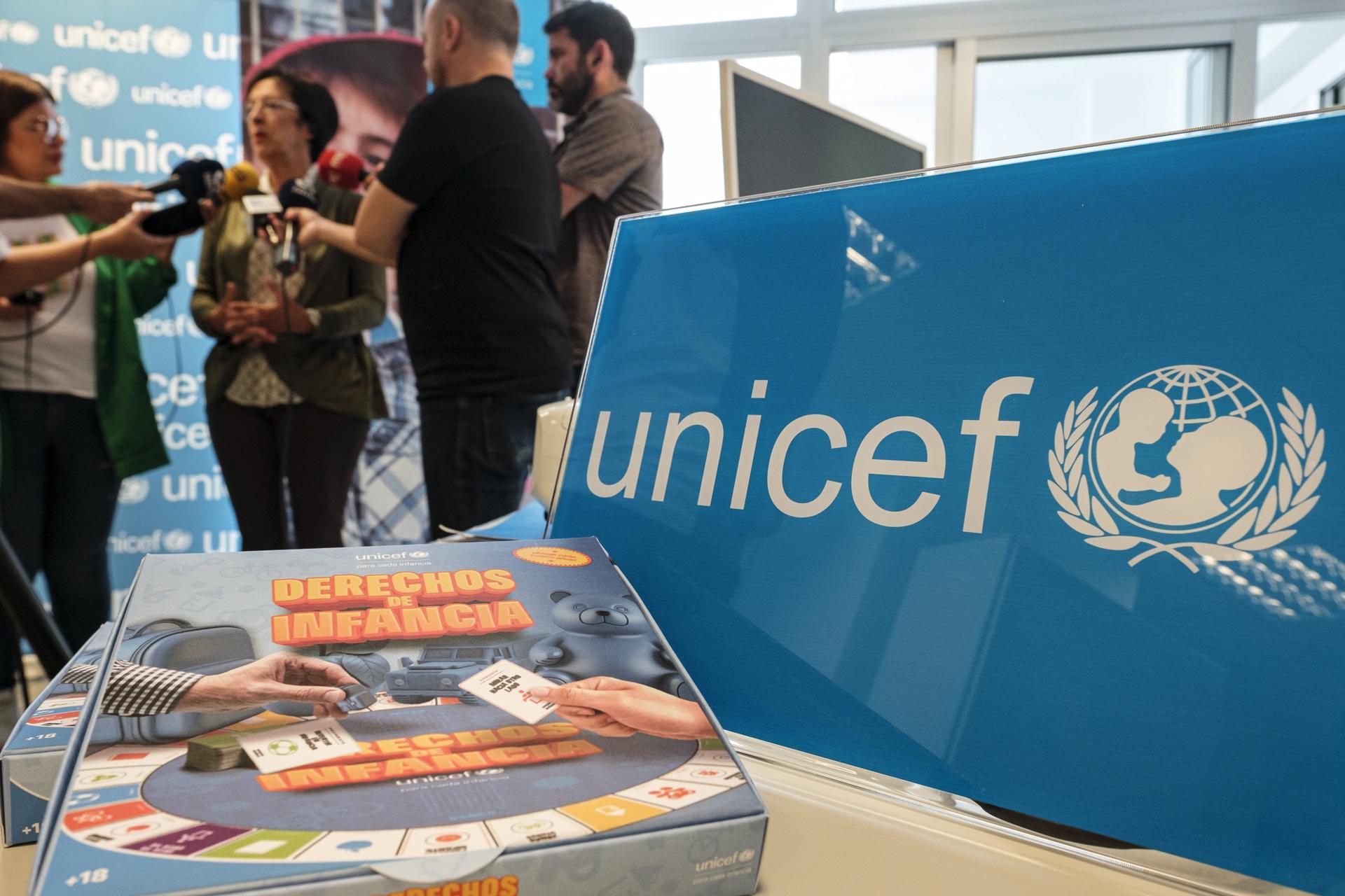 La presidenta regional de UNICEF en Canarias, Rosa Gloria Suarez, ha presentado este viernes la propuesta sobre la infancia que hace esta organización de Naciones Unidas a los partidos que se presentan a las elecciones autonómicas y locales del 28 de mayo. EFE/Ángel Medina G.