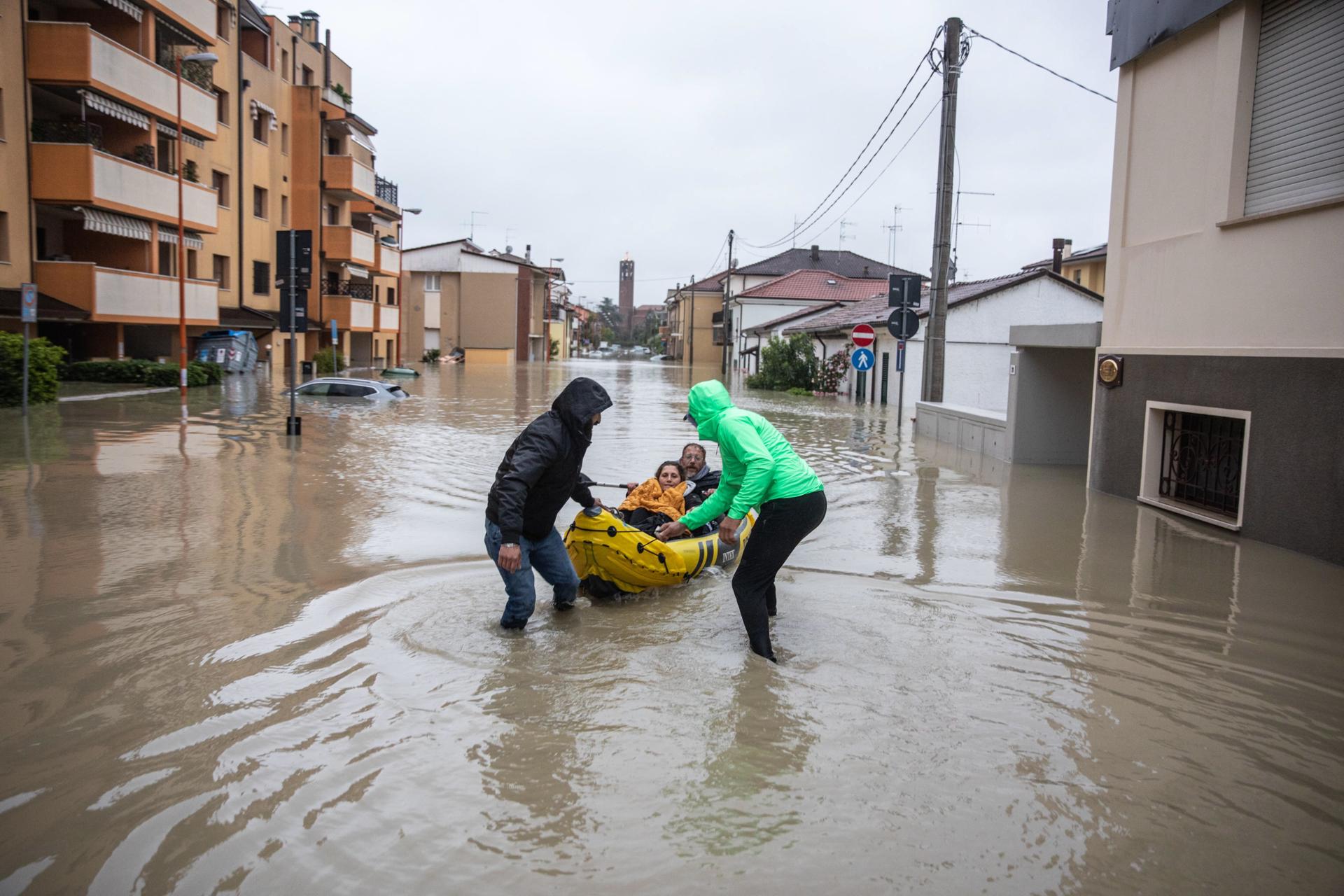 A citizen with an inflatable kayak goes back and forth between the flooded houses to bring some people stuck in the house to dry land, in Cesena, Italy, 17 May 2023. EFE/EPA/MAX CAVALLARI